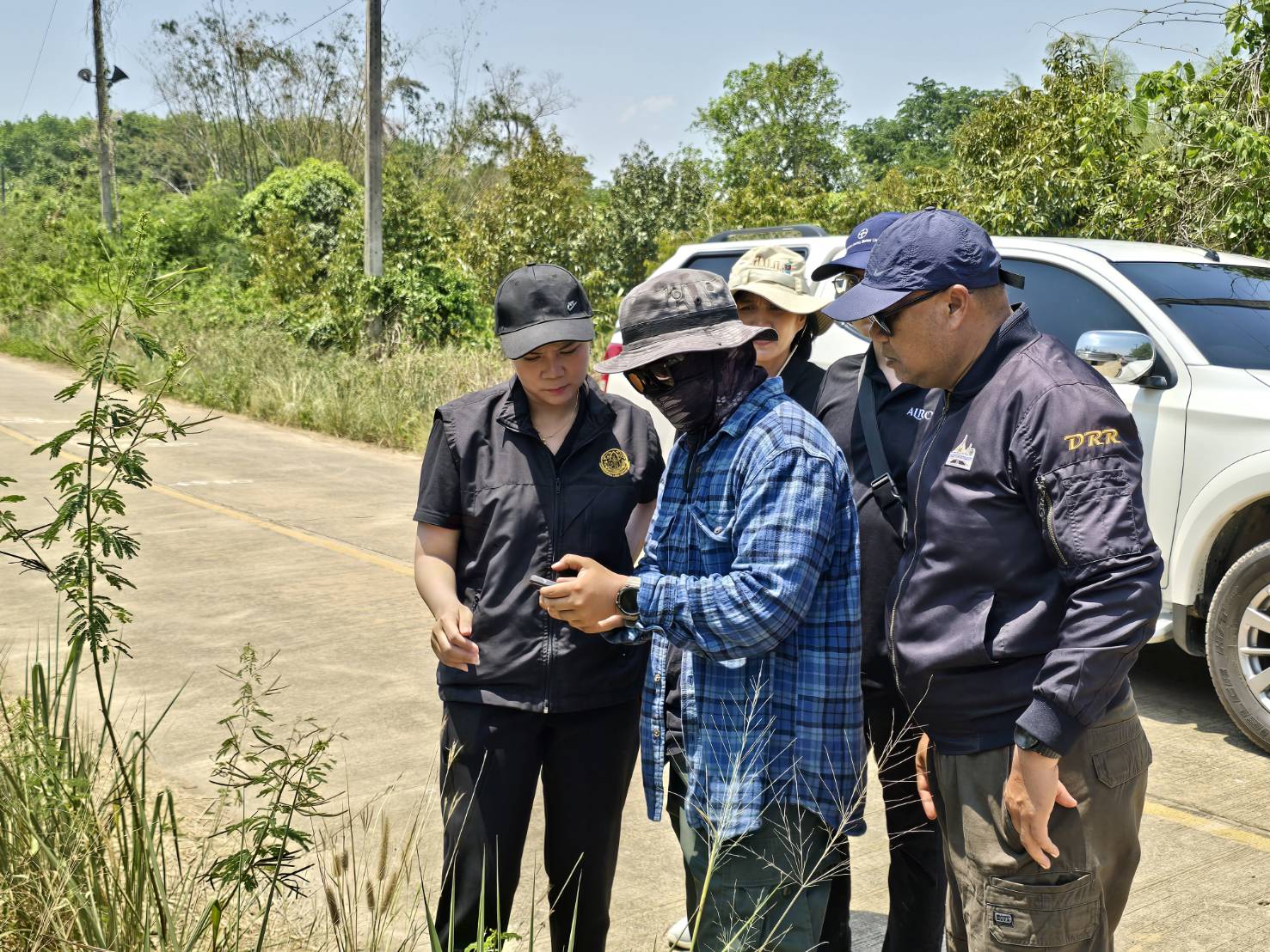 title - ปฏิรูปที่ดินจังหวัดเพชรบุรี พร้อมด้วยเจ้าหน้าที่ ส.ป.ก.เพชรบุรี ลงพื้นที่รวบรวมข้อมูลประกอบการพิจารณาของคณะกรรมการปฏิรูปที่ดินจังหวัดเพชรบุรี (คปจ.เพชรบุรี) กรณีหน่วยงานรัฐ ขออนุญาตใช้ที่ดินในเขตปฏิรูปที่ดินเพื่อกิจการสาธารณูปโภค